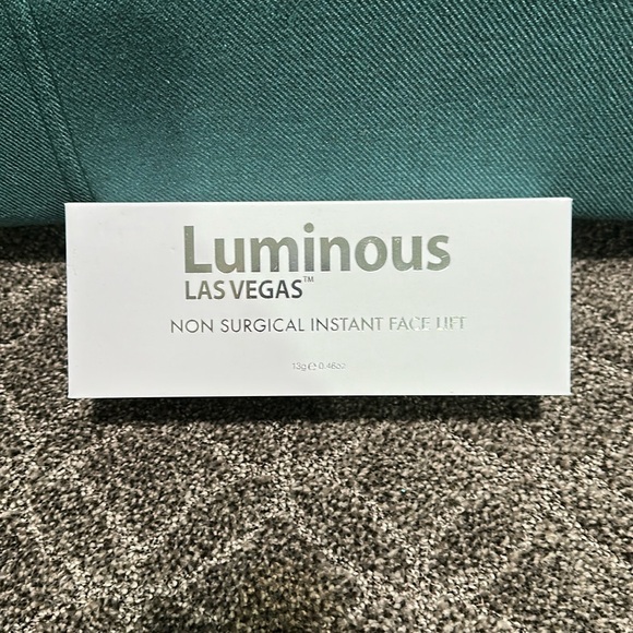 Luminous Las Vegas Non Surgical Instant Face Lift - Picture 1 of 4